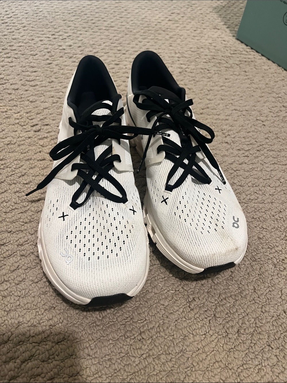On Running Cloudswift white with black accents - Men